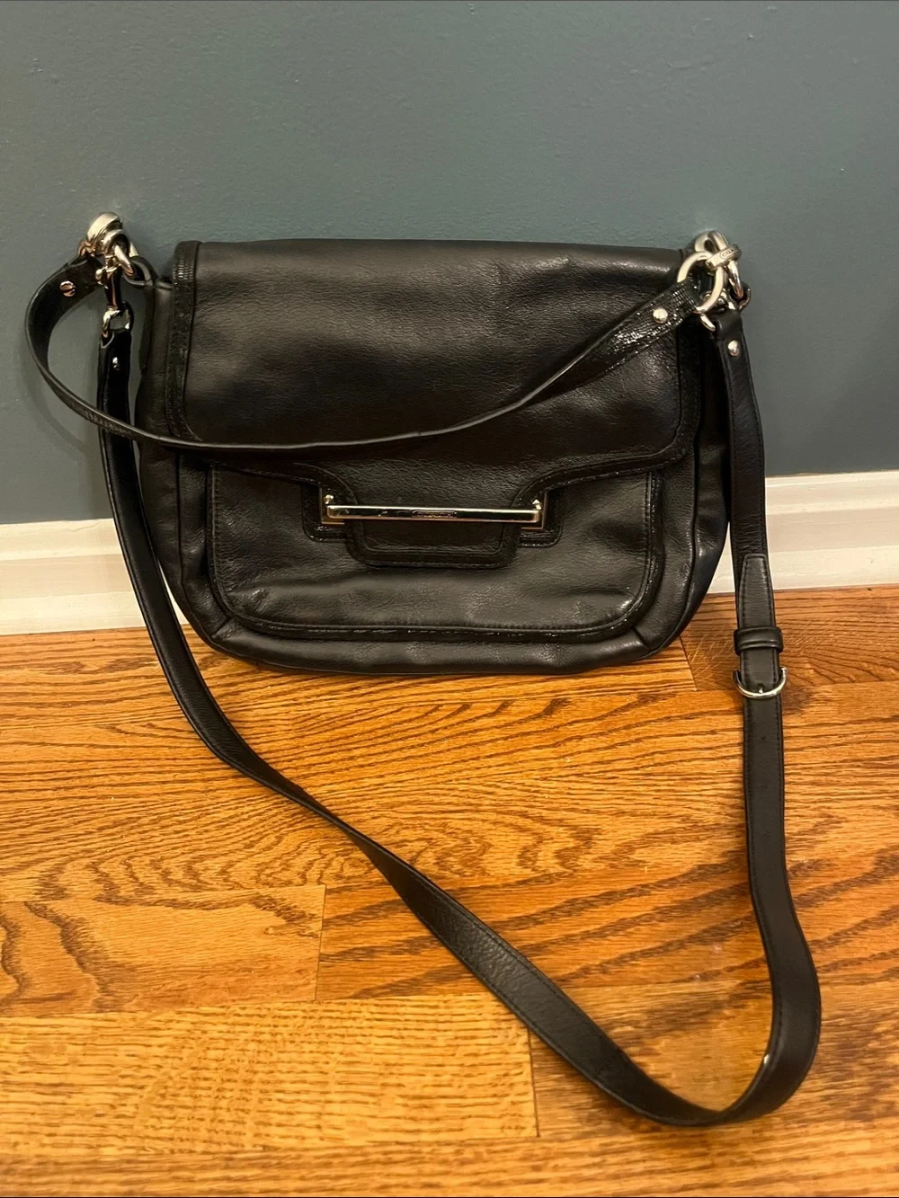 Coach Taylor Leather Flap Shoulder bag - black F27481